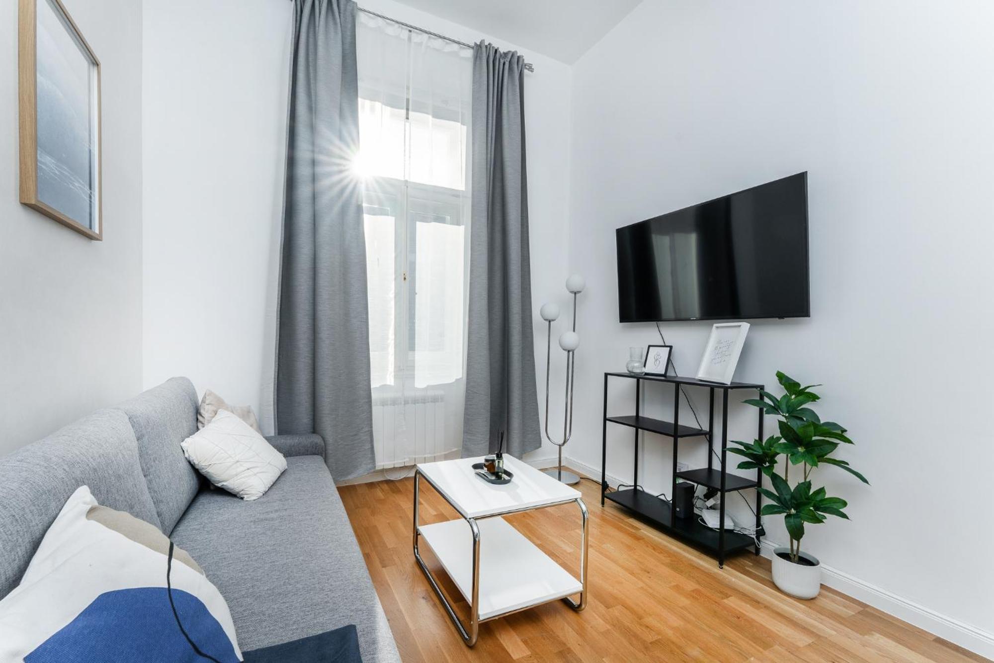 Sunny One Bedroom By Rentero *