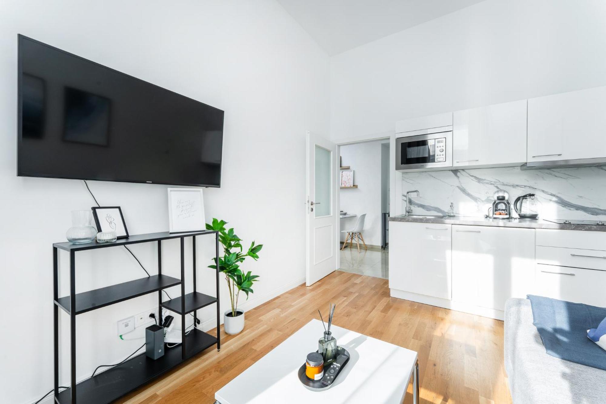 Sunny One Bedroom By Rentero * Praha